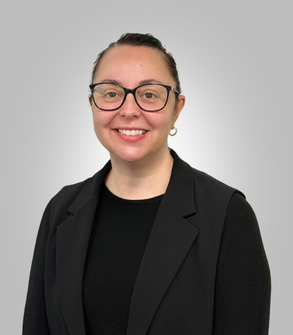 Ilonka Spaeth Headshot