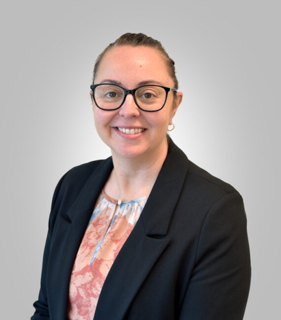 Ilonka Spaeth Headshot