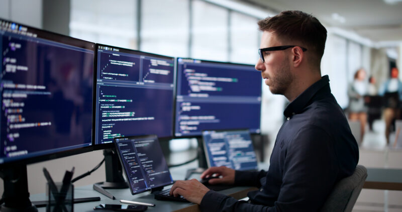 Technology sector outlook driven by AI investment and digital transformation in the latest Moore Thrive Index